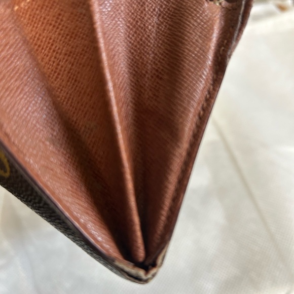 LV Sarah Monogram Wallet in EUC
* Free Shipping * - Picture 10 of 16